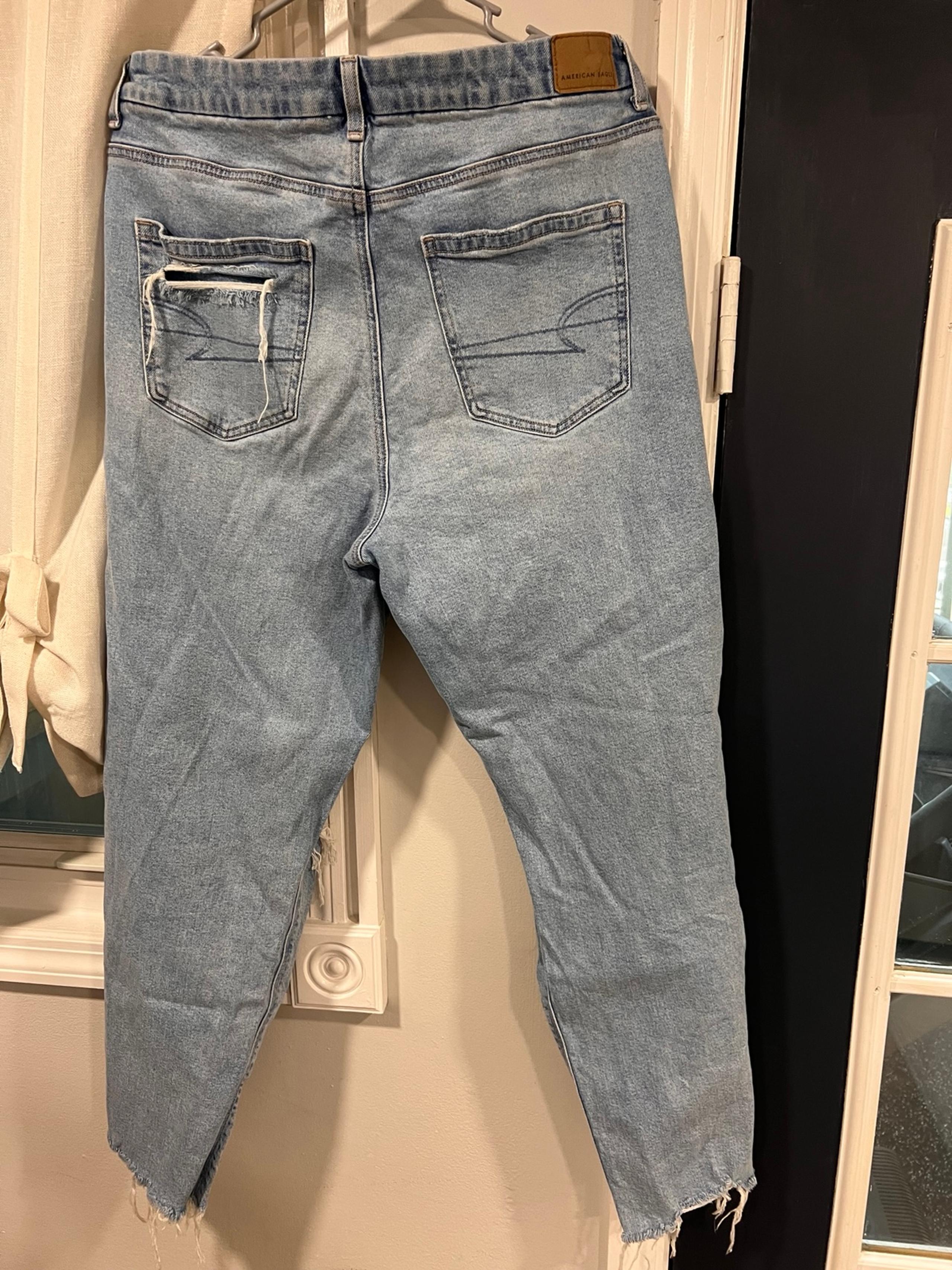 American Eagle Boyfriend/Mom Strigid jeans