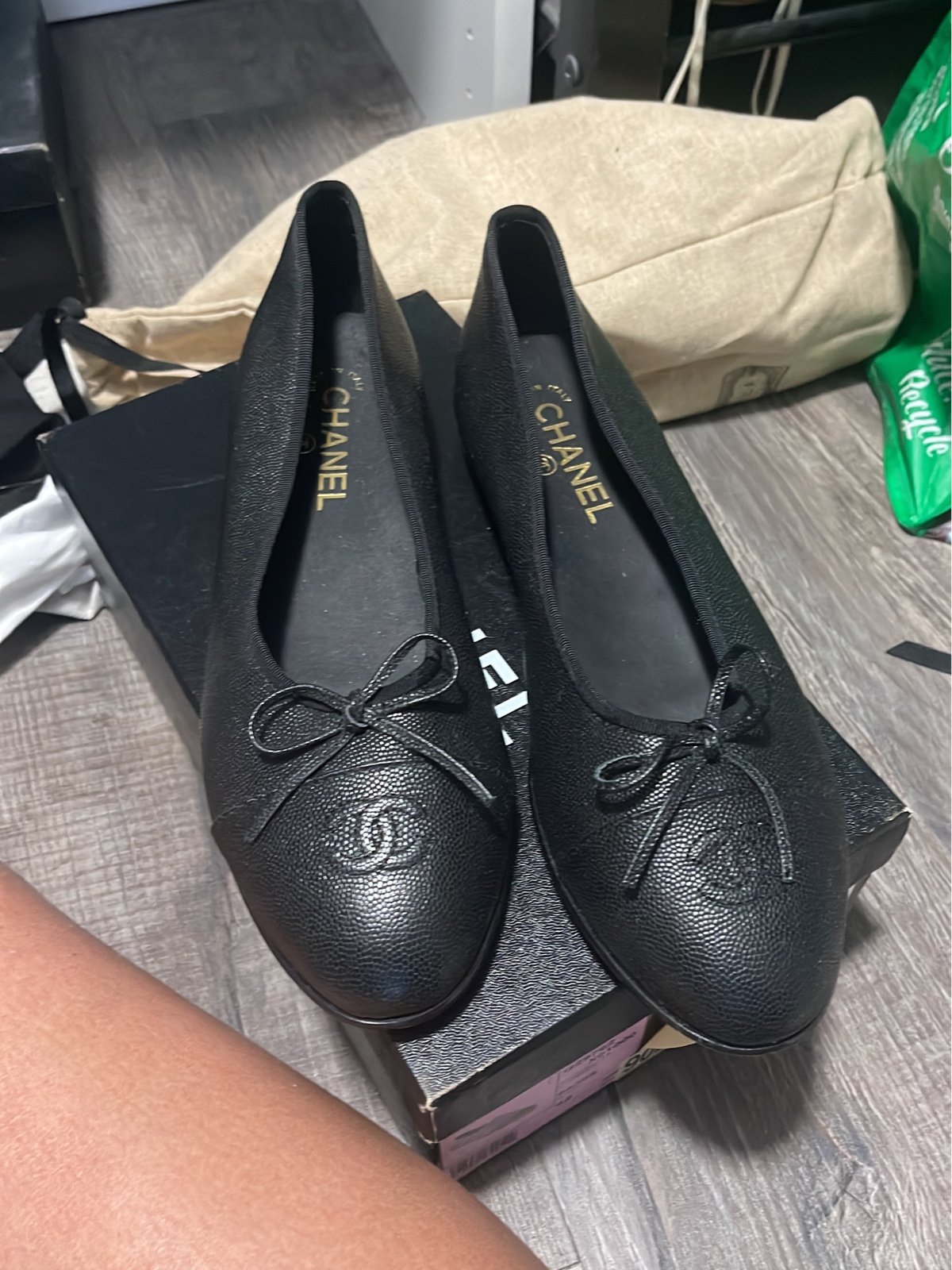 Caviar flats leather size 9