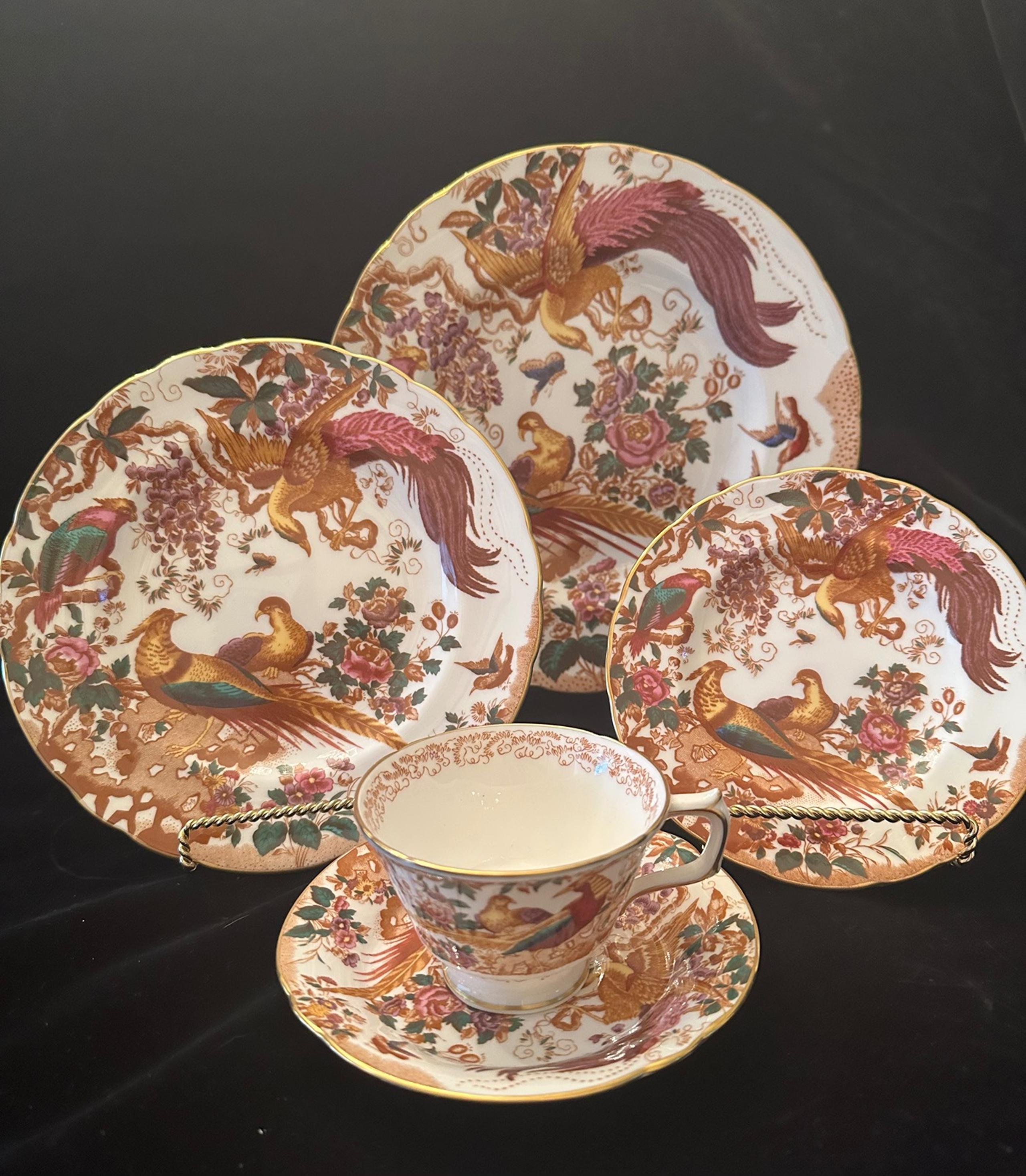 Royal Crown Derby Olde Avesbury A73 5 piece place setting Bone China England