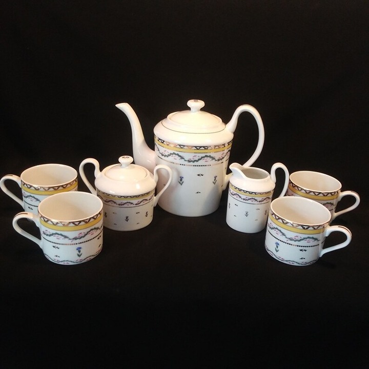 9 Pc Mount Vernon Tea Set in Ribbons and Cornflower