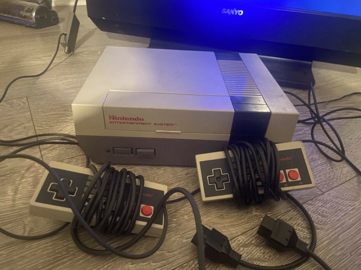 Nintendo NES Classic Edition Home Console (White/Gray) /w 2 controllers
