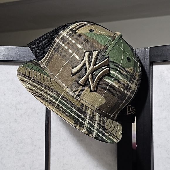 New York Yankees Plaid Medsh Snapback Hat NWT