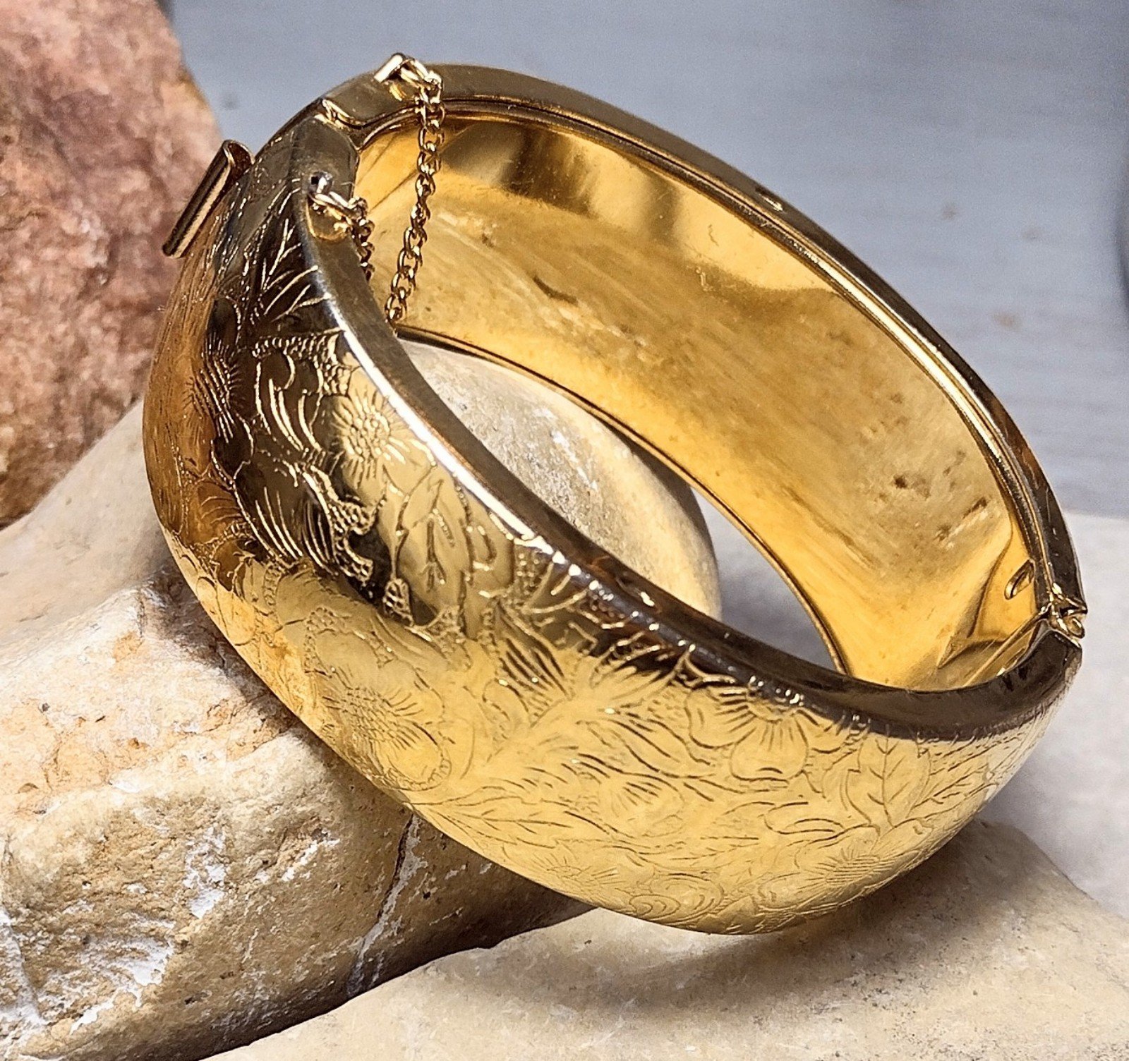 14k Gold Plated Embossed Hinged Bangle Bracelet Hallmarked 61g