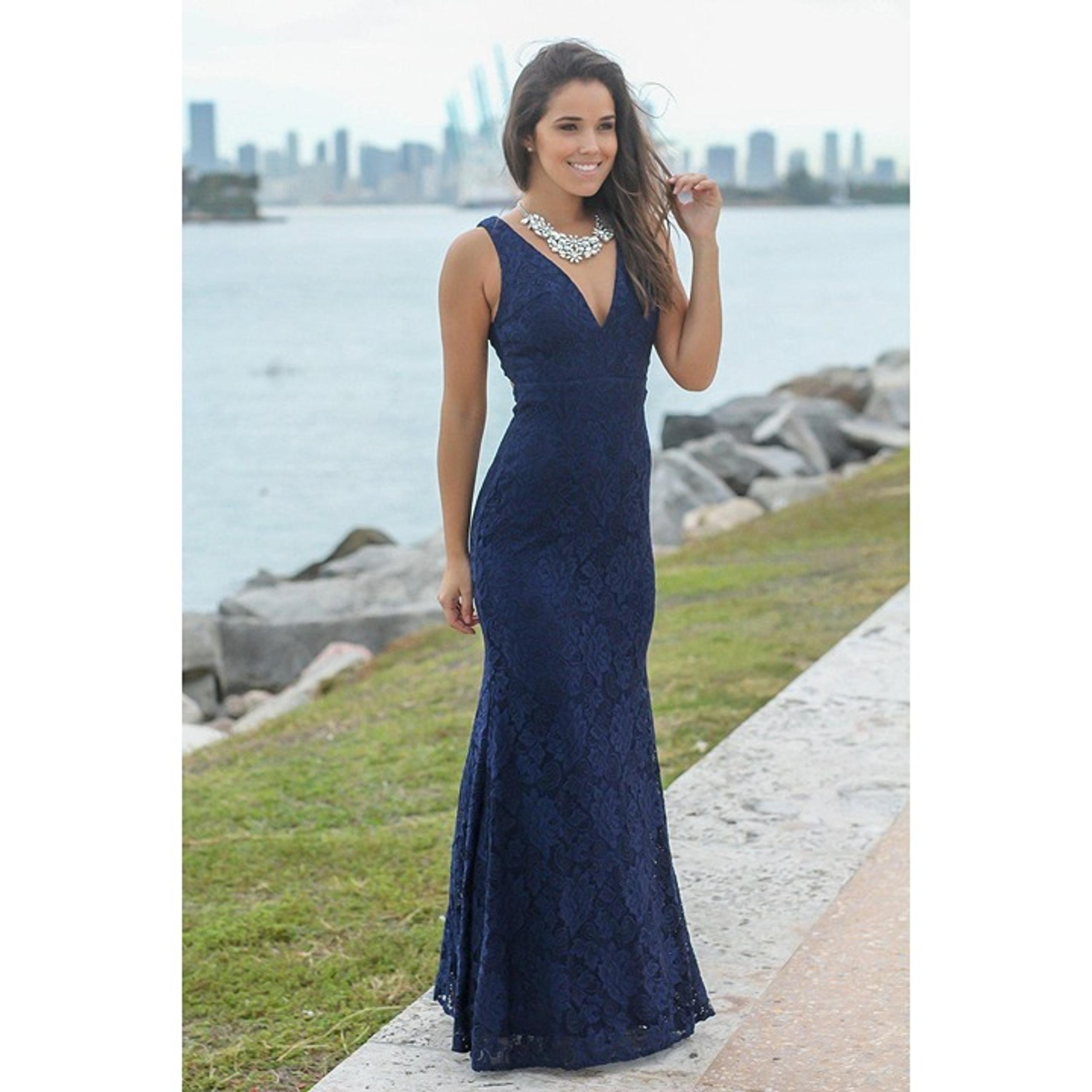 NWT NAVY LACE MAXI DRESS WITH OPEN BACK Size Large