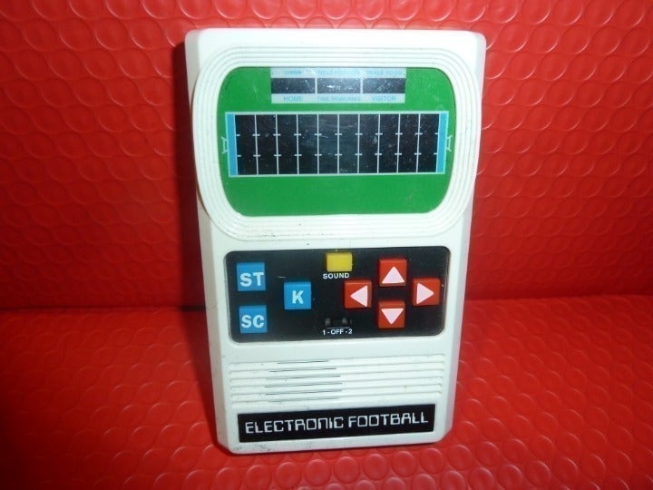 NEW VINTAGE MATTLE ELECTRONIC HAND HELD  FOOTBALL GAME UNUSED  NEW