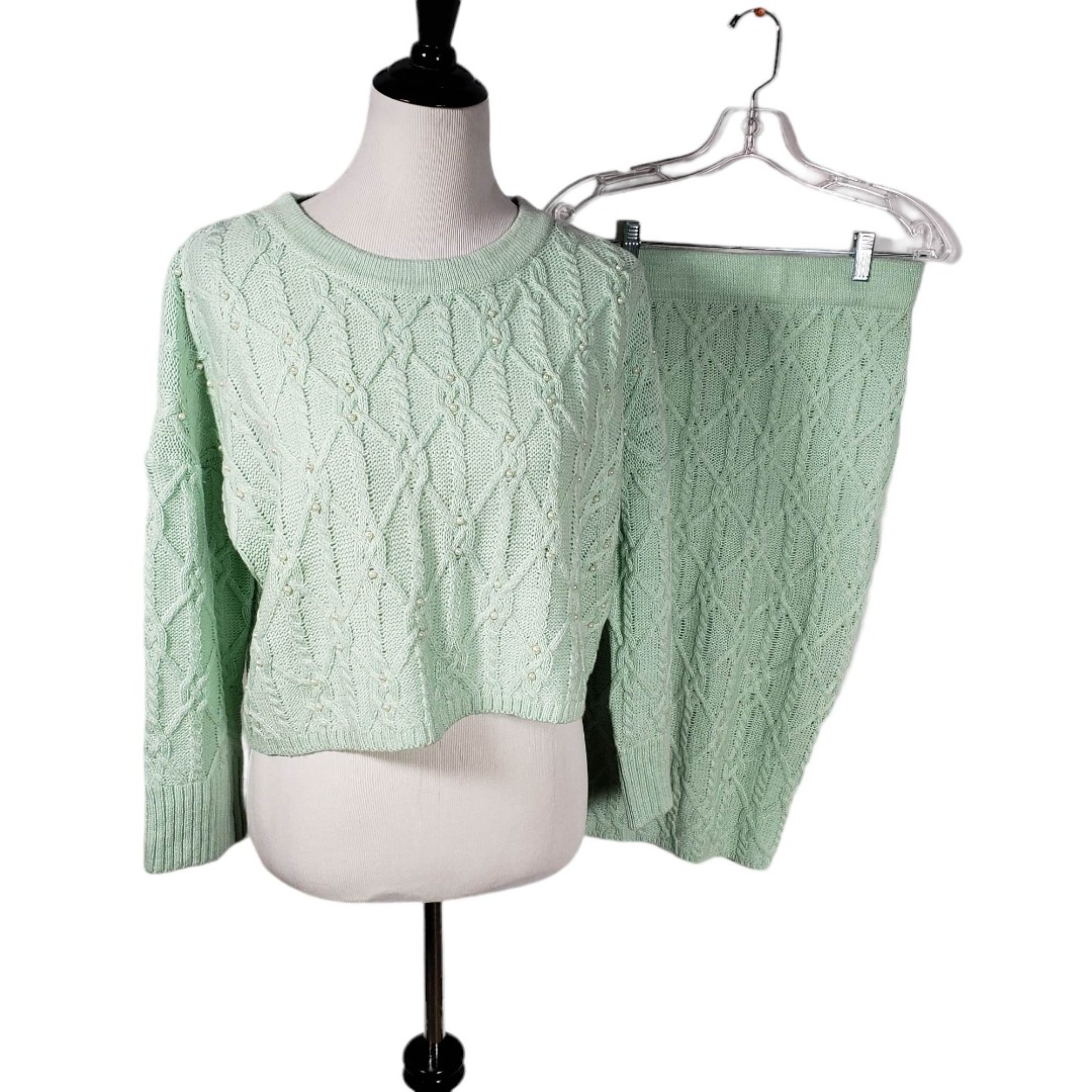 Fashion Nova Women's size Small Mint Green 2-Piece Sweater Skirt Suit - Preowned