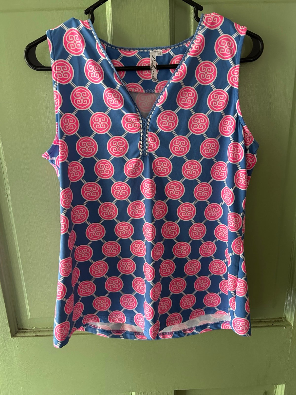 Lulu B Top pink blue white geo print b2