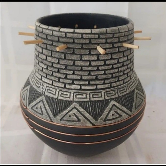 Vintage Gerald Pinto Navajo-Dine Chaco carved clay pot..