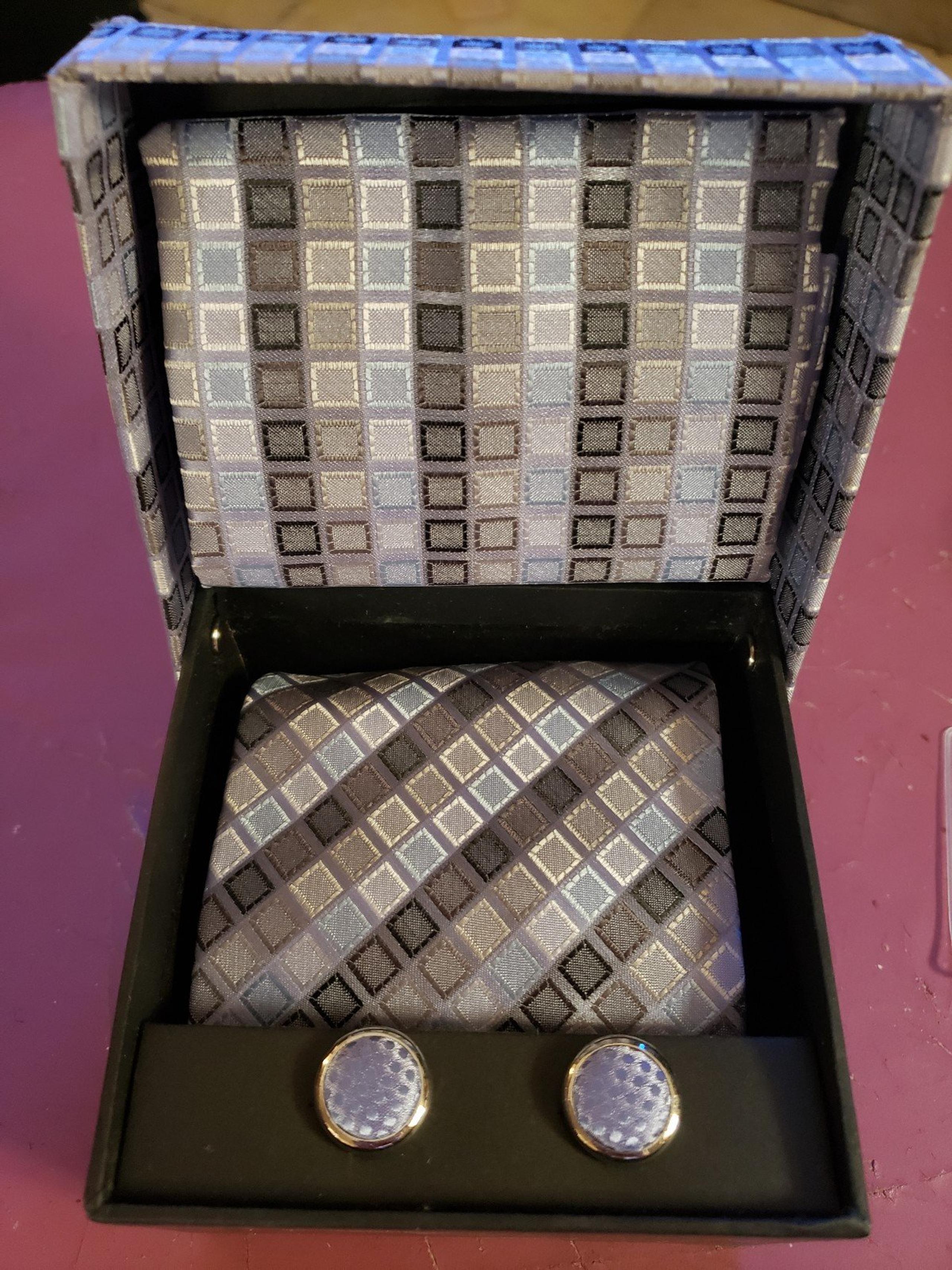 Alexander Julian Hankerchief, Tie and Cufflinks- New