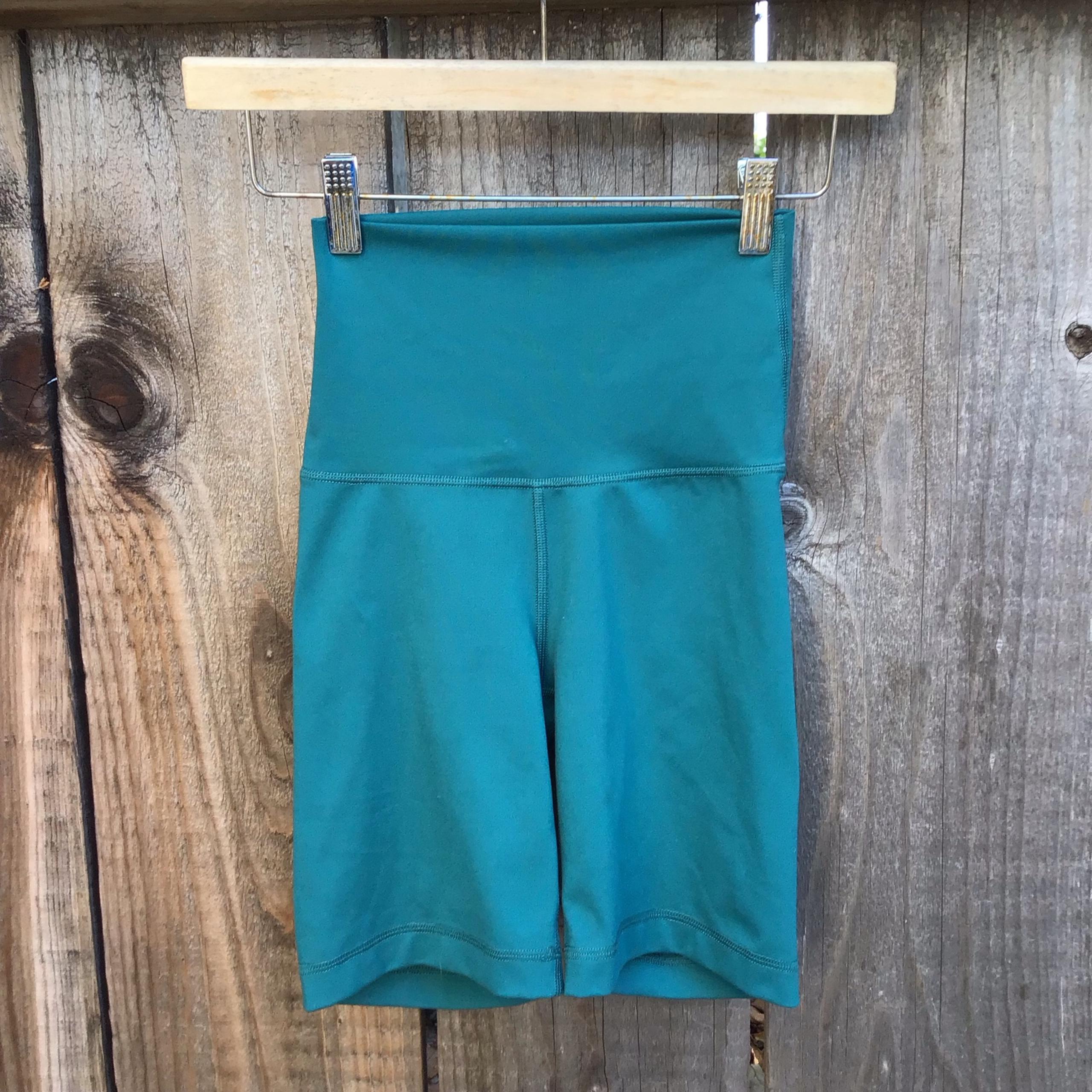 Yogalicious lux everyday 7” shorts blue active stretch Womens size xs