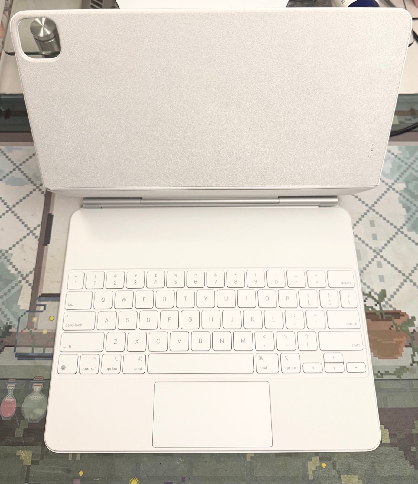 Apple Magic Keyboard for iPad Pro 12.9 inch /Air 12.9 inch White (New Condition)