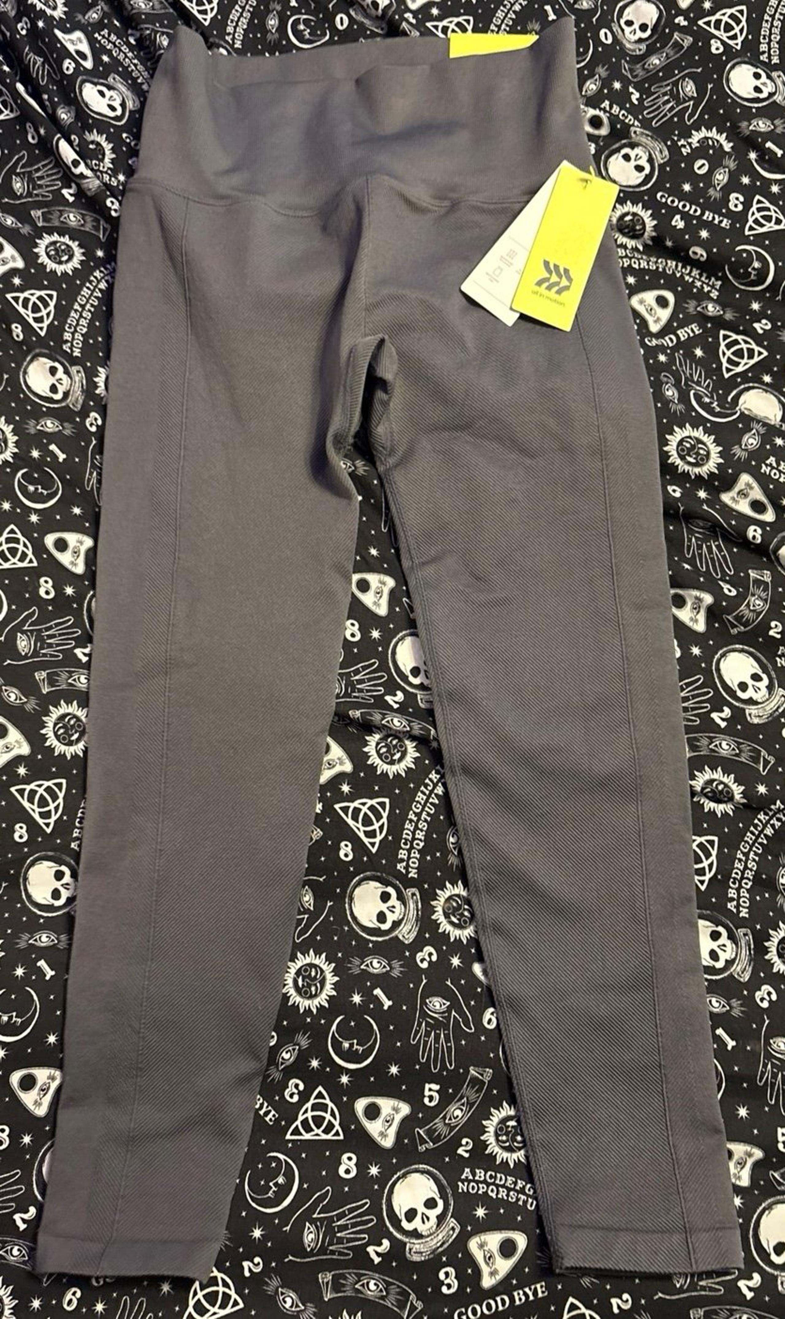 NEW All in Motion Women’s Dark Grey Ribbed 7/8 Activewear Leggings, Large Reg