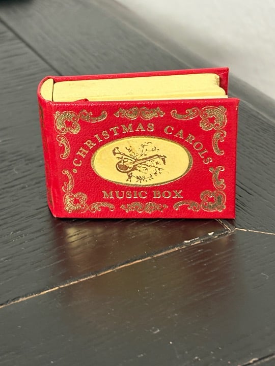 American Girl 18 Doll Retired Samantha Christmas Music Box Capital Letters PC