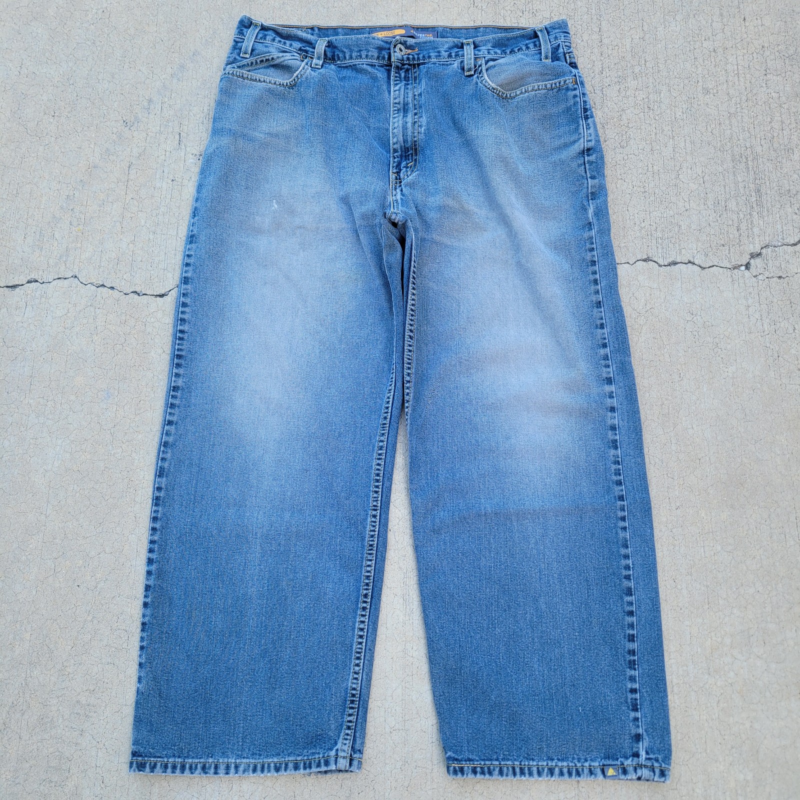 Vintage Y2K Levis Silvertab Low and Loose Fit Baggy Wide Leg Jeans 37x27 Street