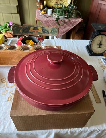 TECHNIQUE Flame 12 Stoneware Covered Red Serving Casserole Dish