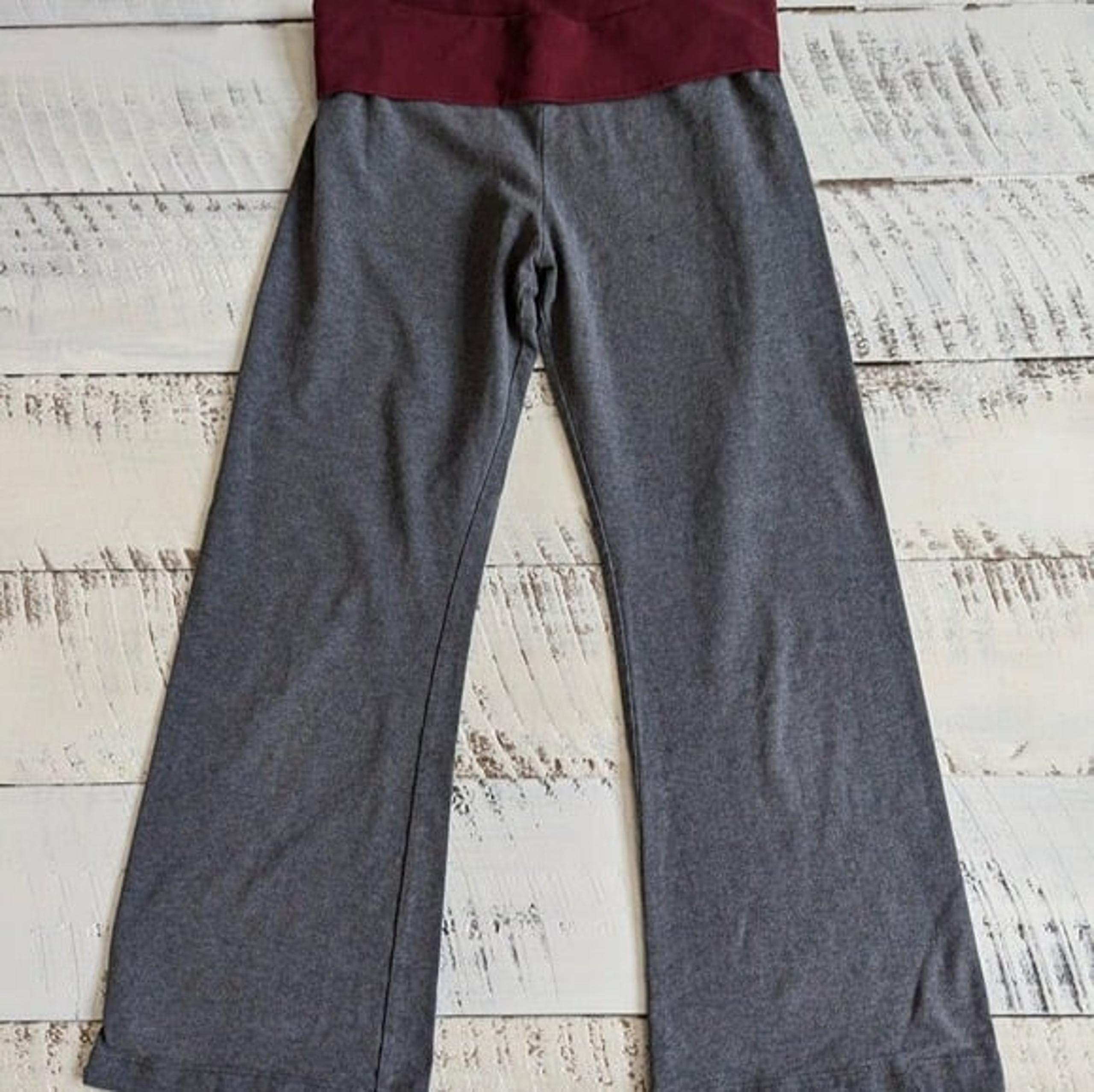 Victoria’s Secret Size XS Vintage Heather Gray/Maroon Foldover Crop Yoga Pants - Victoria's Secret