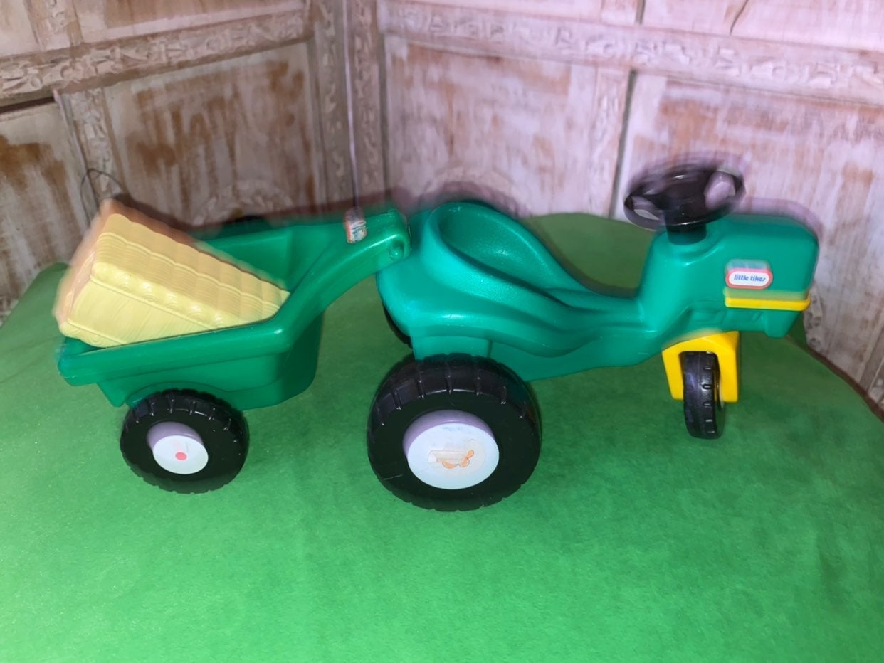 Tractor trailer & hay little tikes dollh