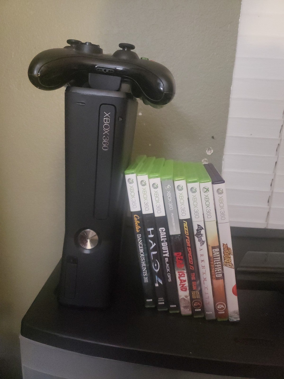 Xbox 360 with kinect 3 controllers and games