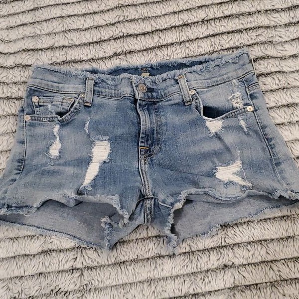 Light wash distressed 7 for all mankind jean shorts size 25