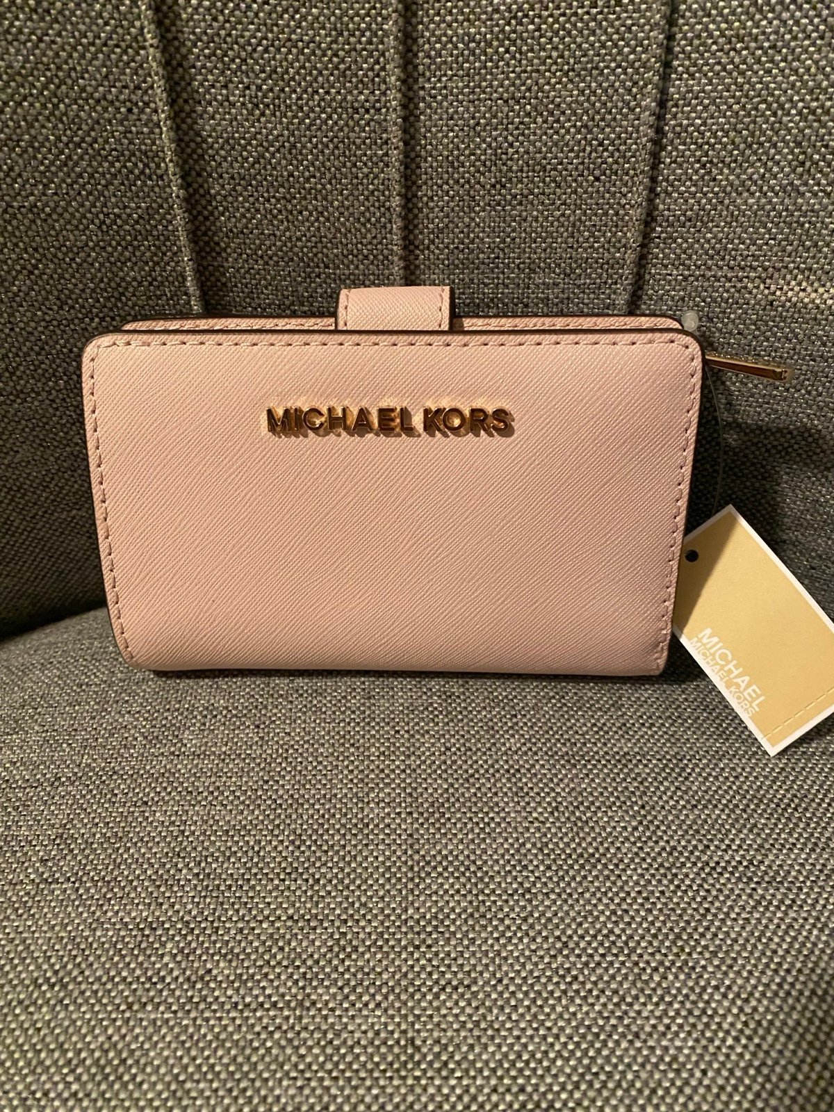 Michael Kors Jet Set Travel Bifold Zip Coin Wallet