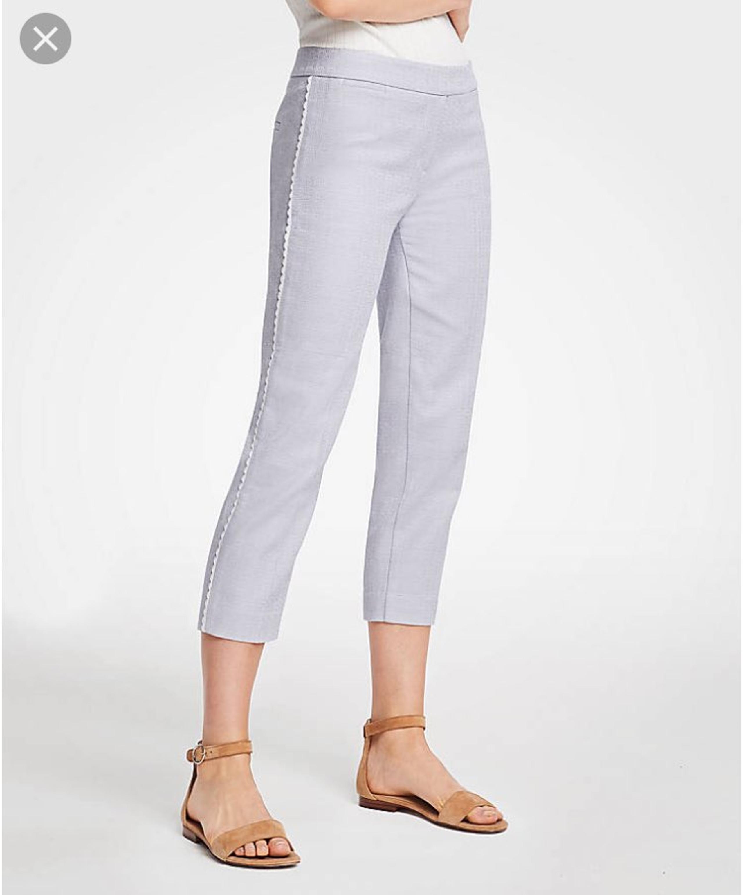 NWT Ann Taylor Scalloped Capri Pants 0