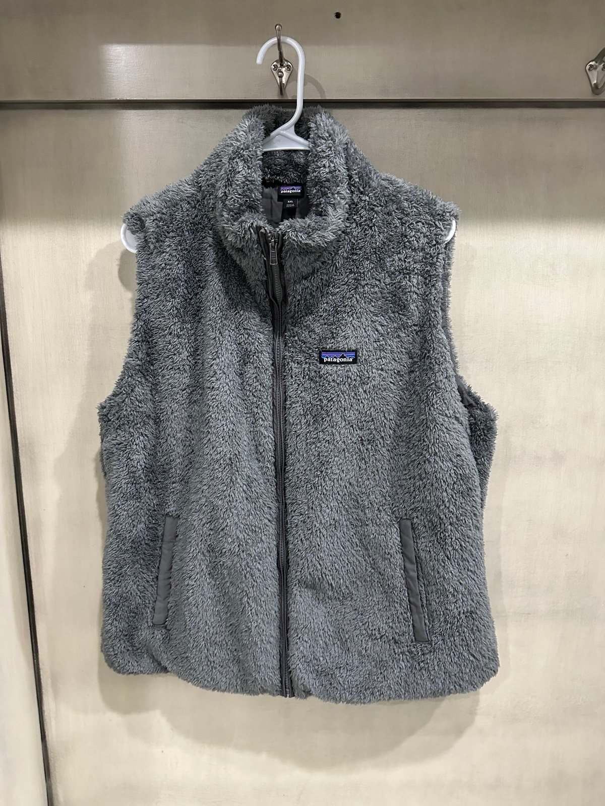 2x Patagonia vest
