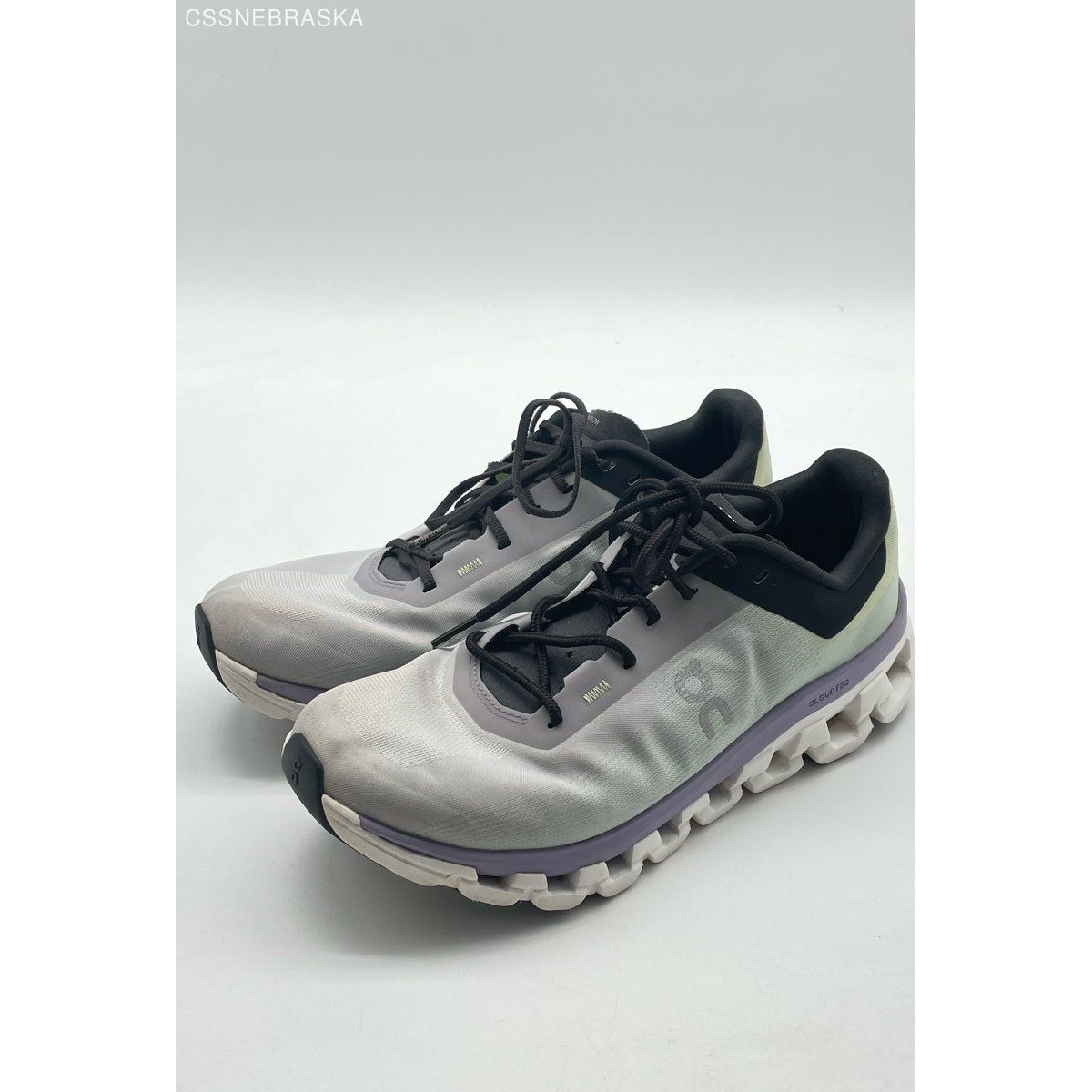 On Cloud Gray Women's Cloudflow 4 Running Shoes Sneakers - Size 8 W