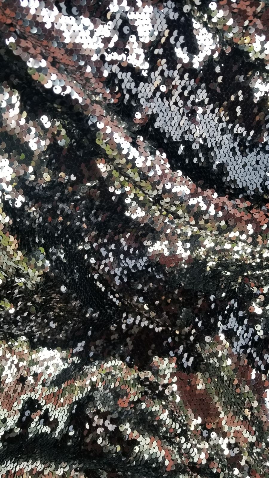 Mermaid Sequins Silver/black Sold by 5 Y