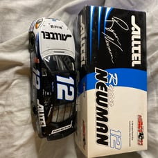 Nascar # 12 Ryan Newman Alltel 2002 Taurus Rookie Car 1.24 Scale Diecast