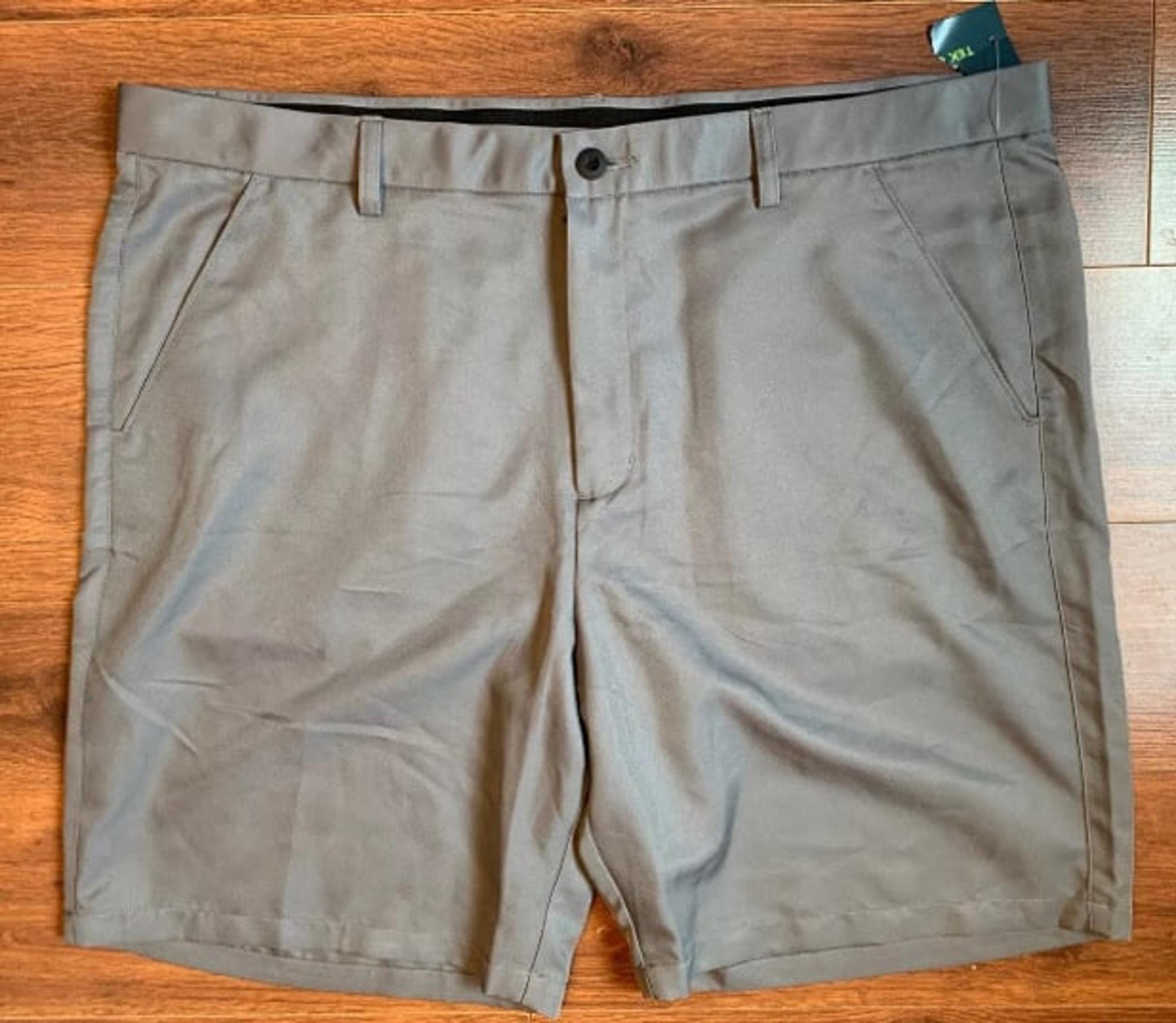 Tek Gear New Men’s Solid Flat-Front Performance Golf Shorts Size 42 Medium Gray