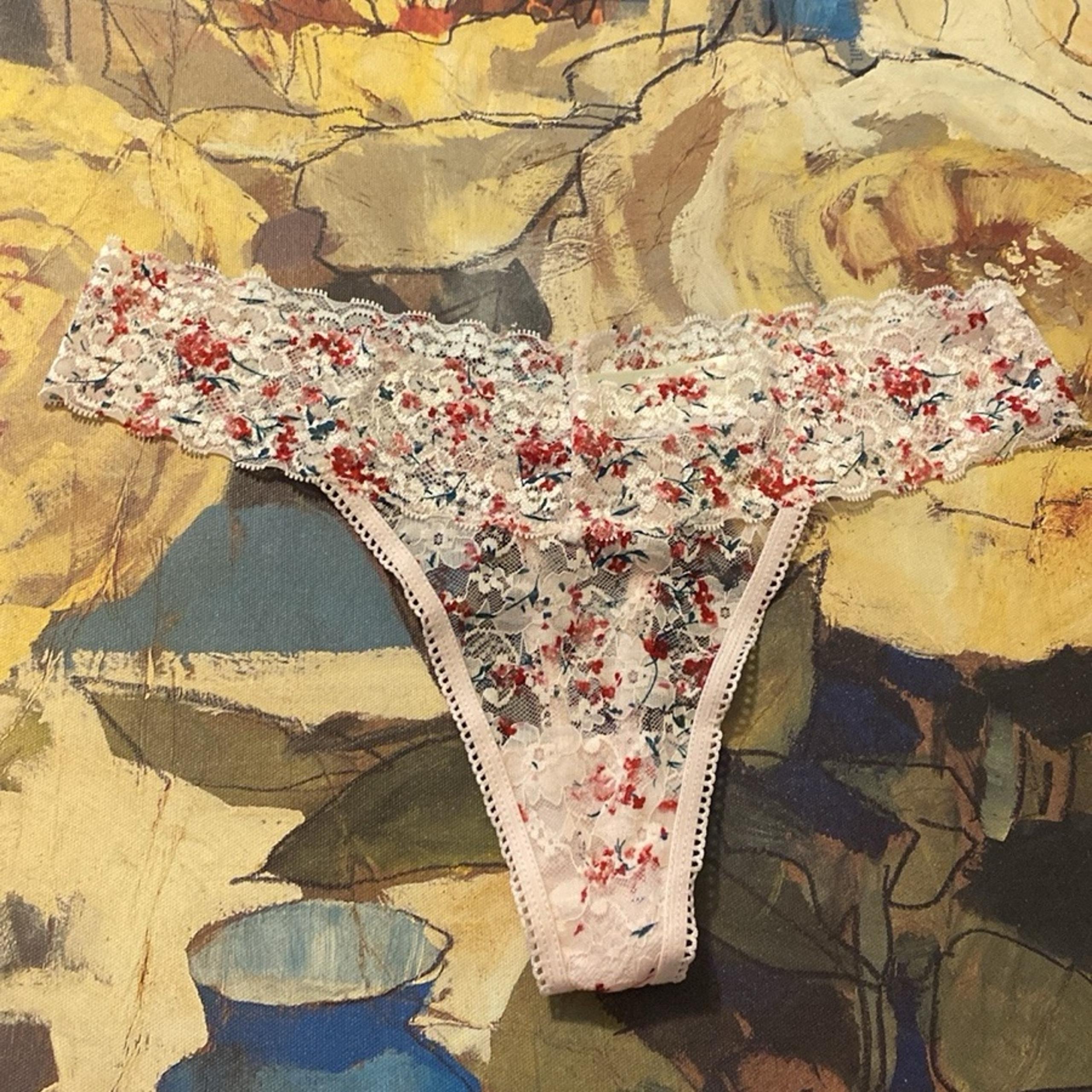 Jessica Simpson Thong (size:M)
