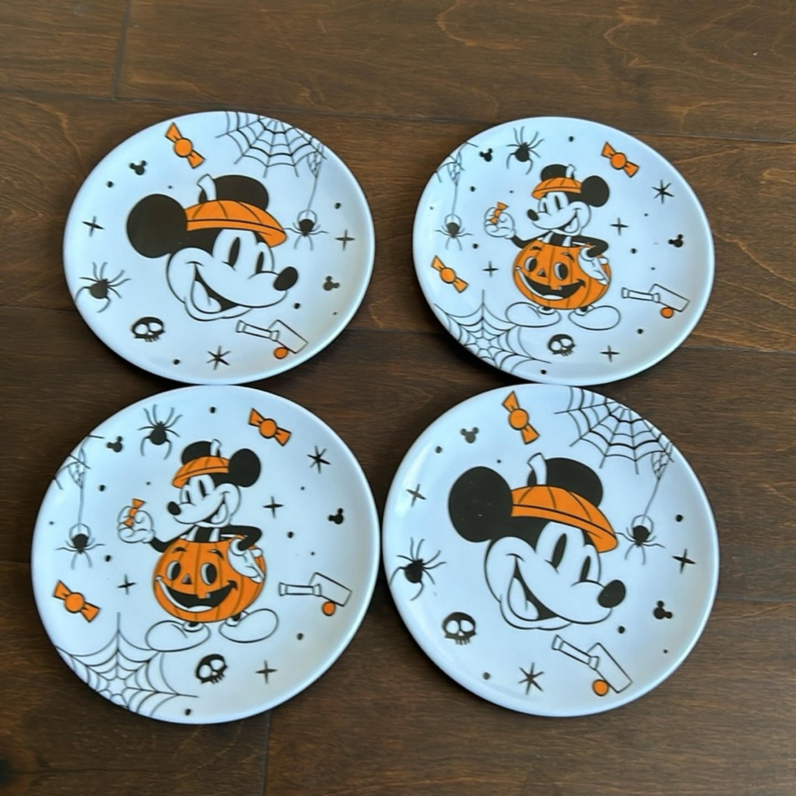 Disney Mickey Mouse Halloween Set Of 4 Melamine Appetizer Plates 2 Designs