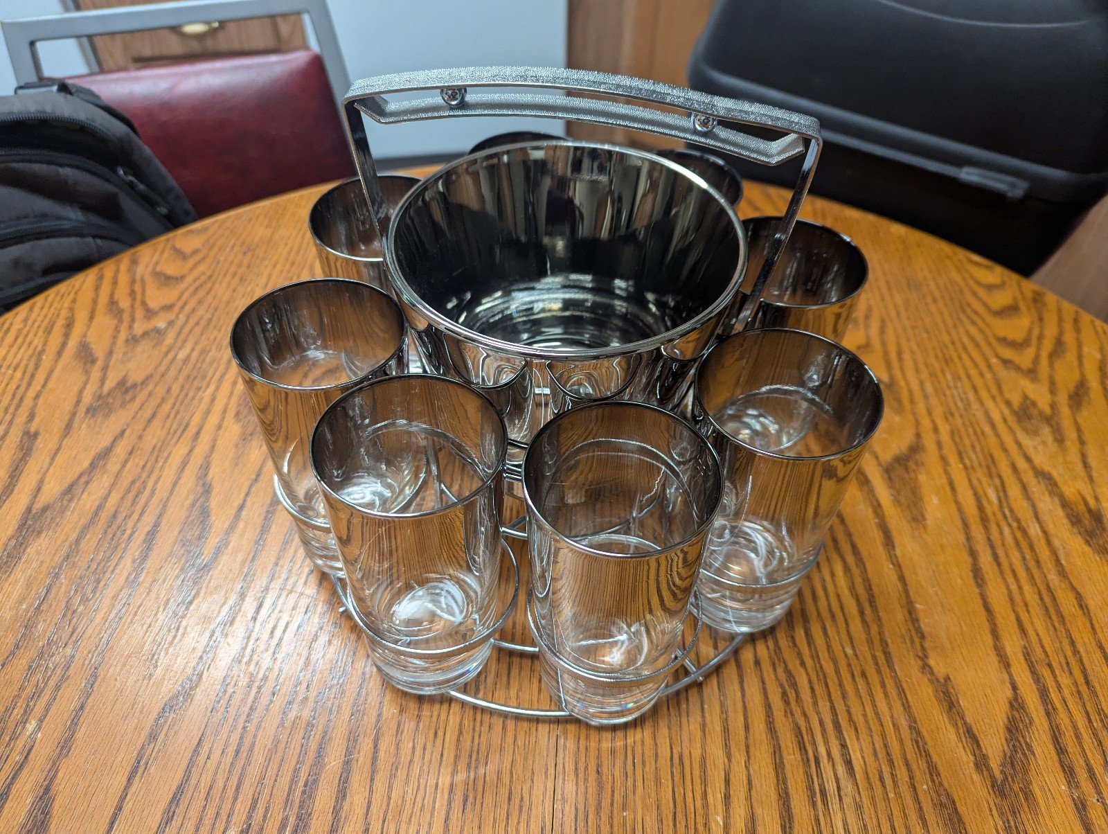 Vintage Dorothy Thorpe silver highball glasses, ice bucket and caddy bar set