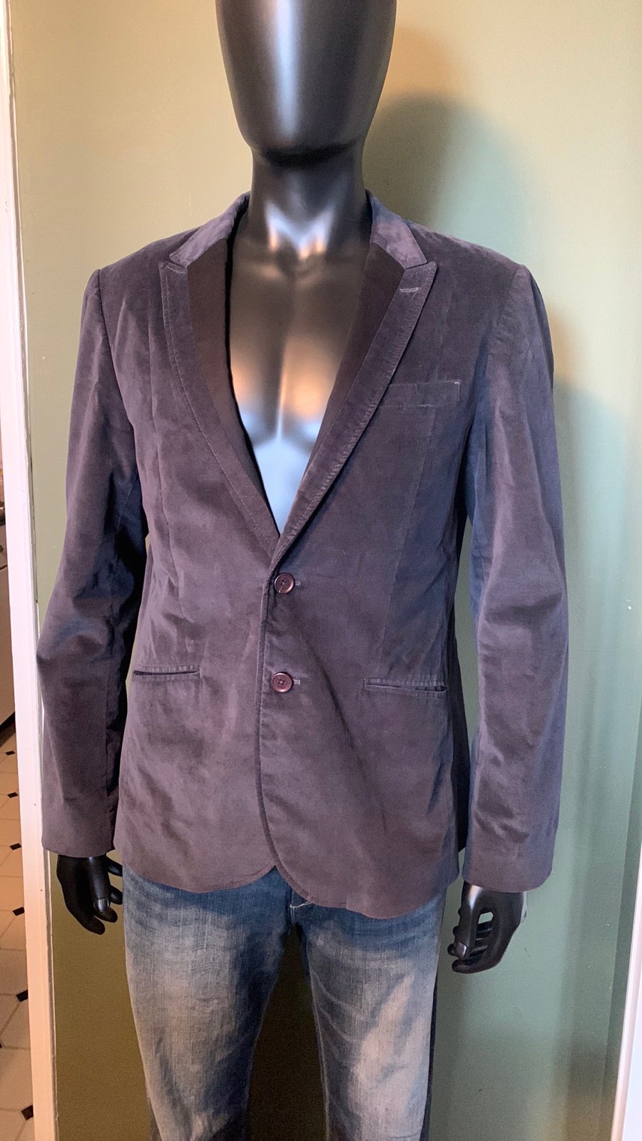 Men’s Designer Blazer, It’s a size Men’s Large.