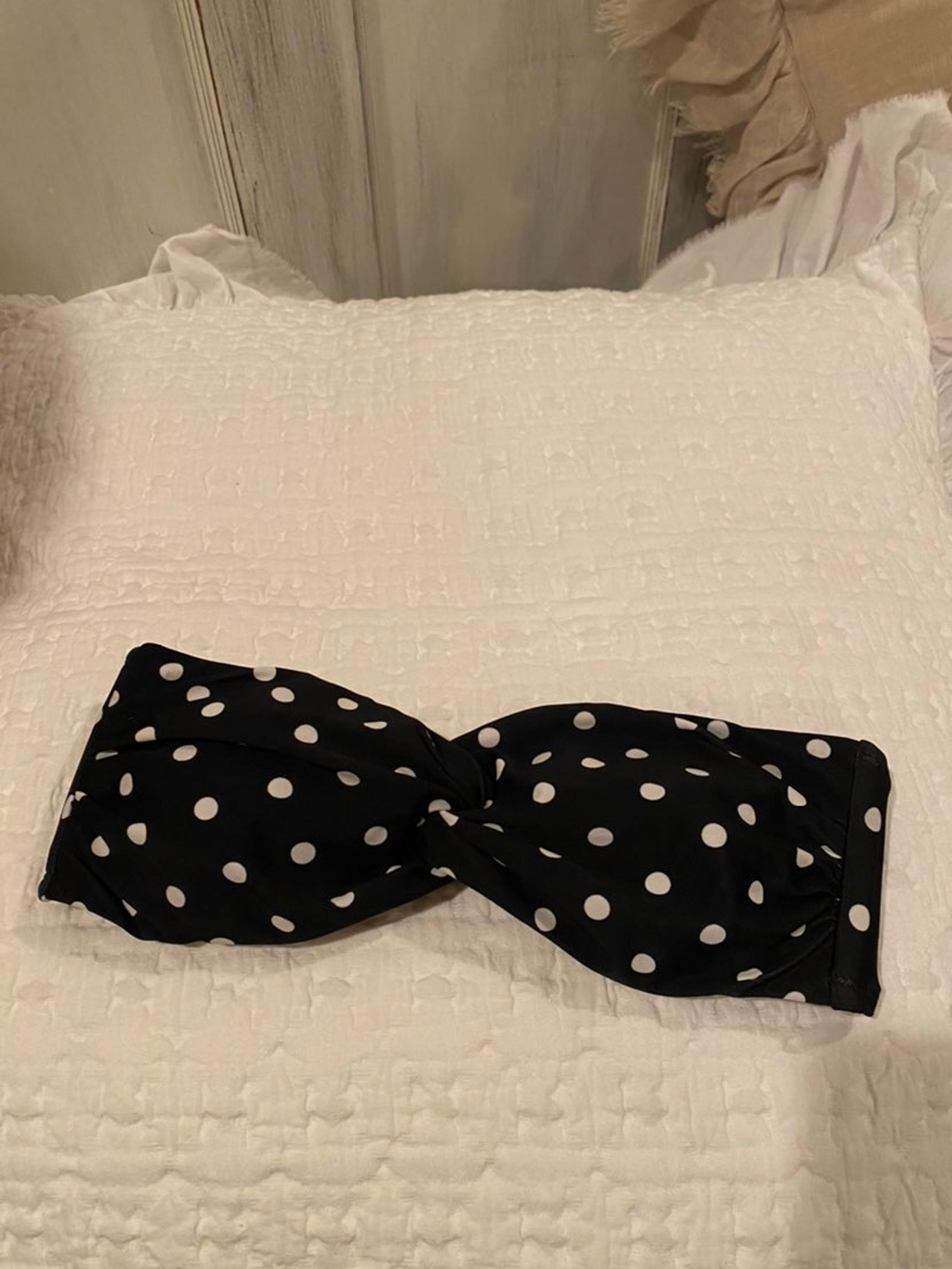 Women's Mossimo Black/White Polka Dot Small  Lightly Lined Wire-Free Bikini Top