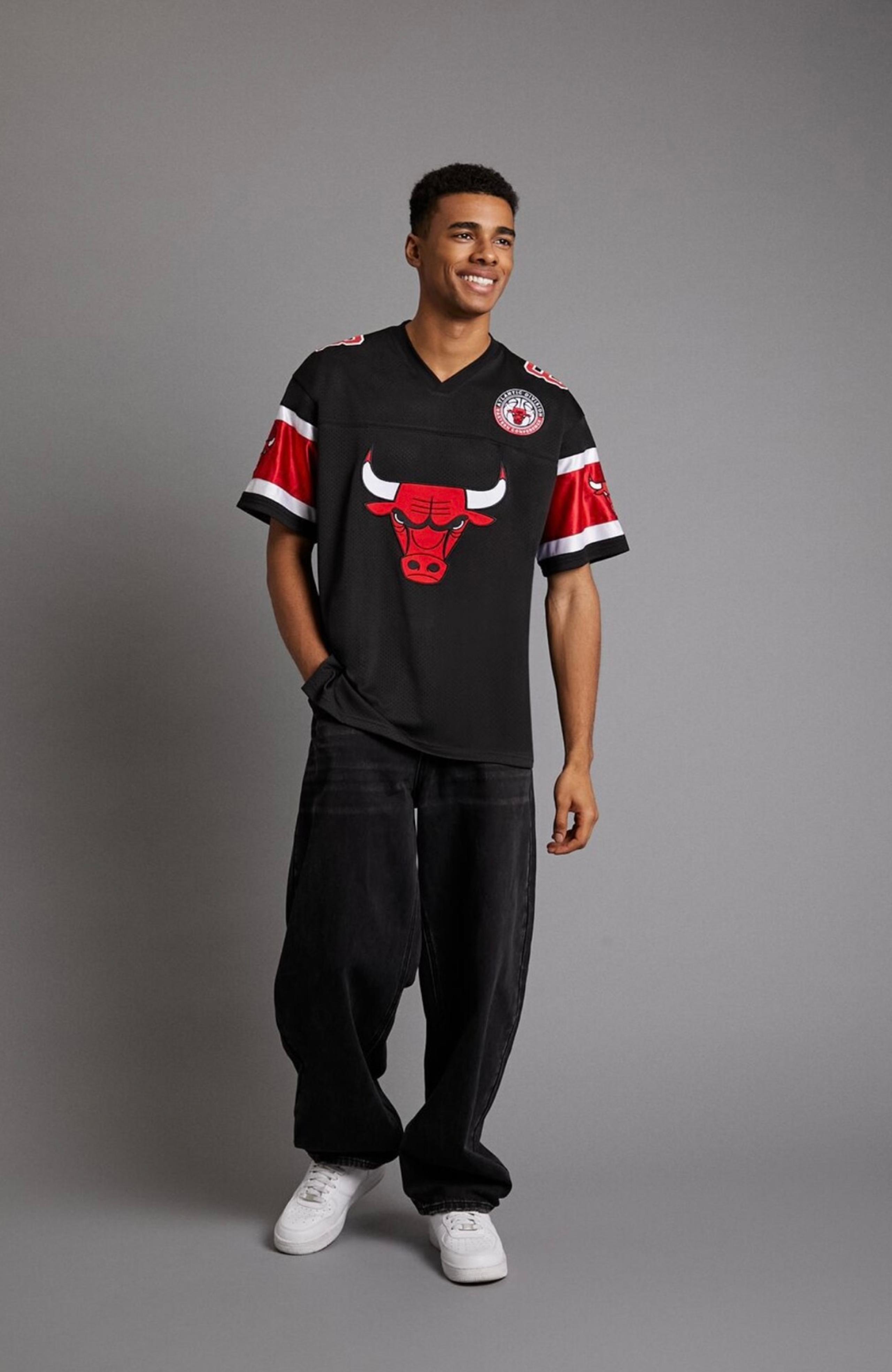 NBA MENS CHICAGO BULLS JERSEY PATCH TEE SIZE MEDIUM