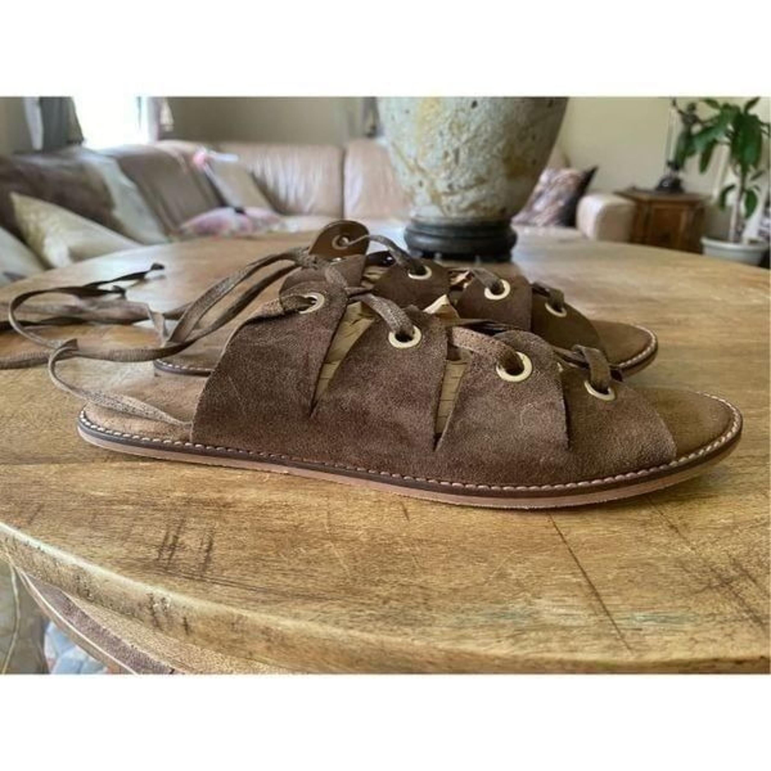 Urban Outfitters Brown Bonnie Sandals Lace-Up Suede Gold Rivet Women Size EUR 41