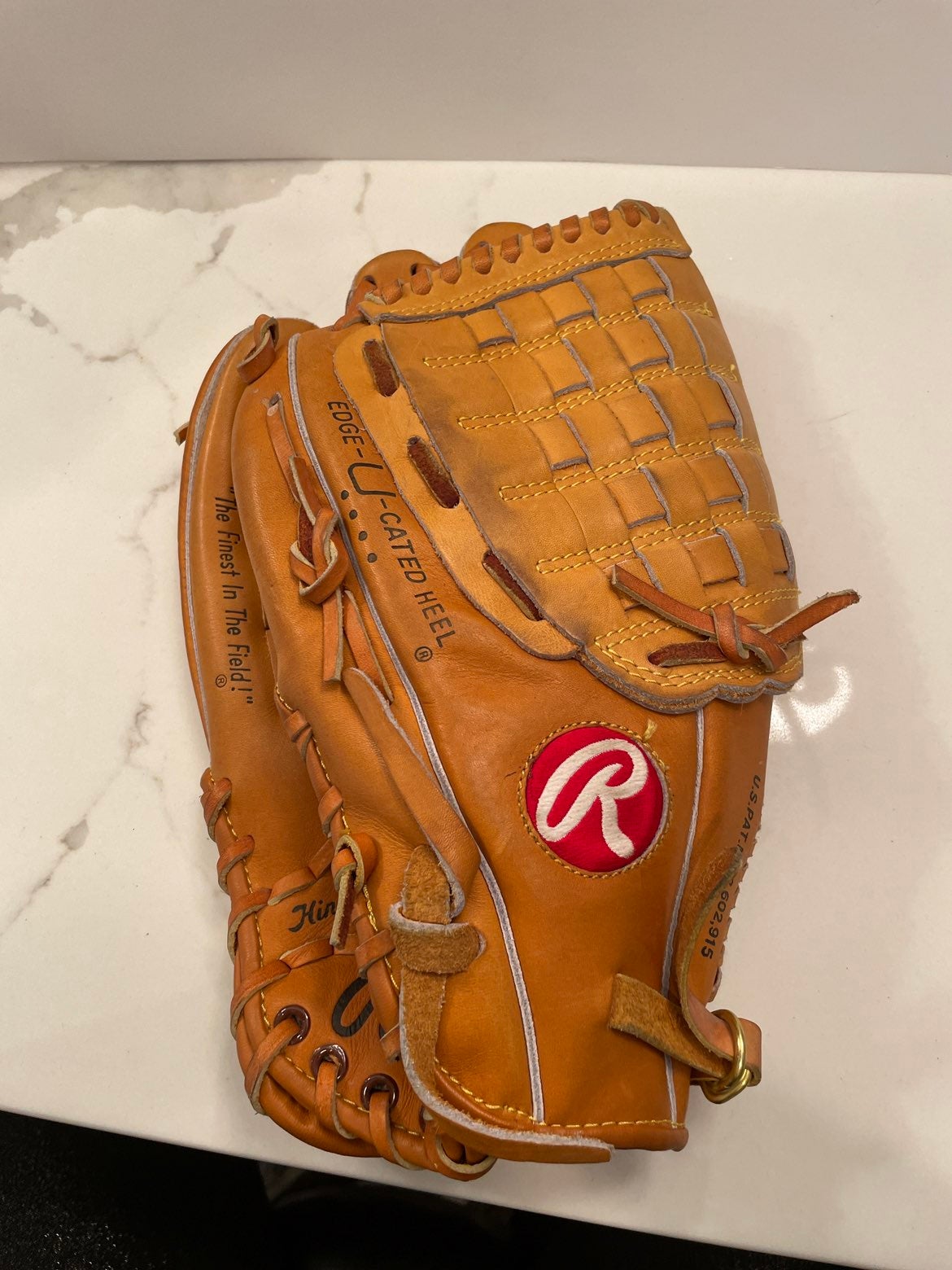 Rawlings Fastback Model edge-U-Cated baseball mitt