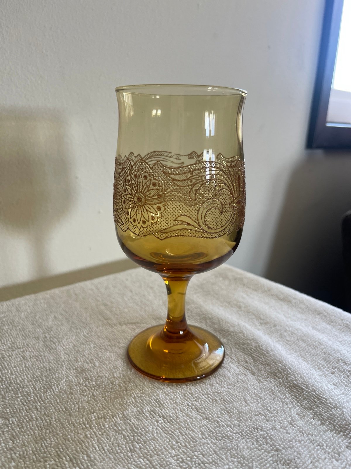 The item is a vintage Libbey Americana amber stemmed wine glass.