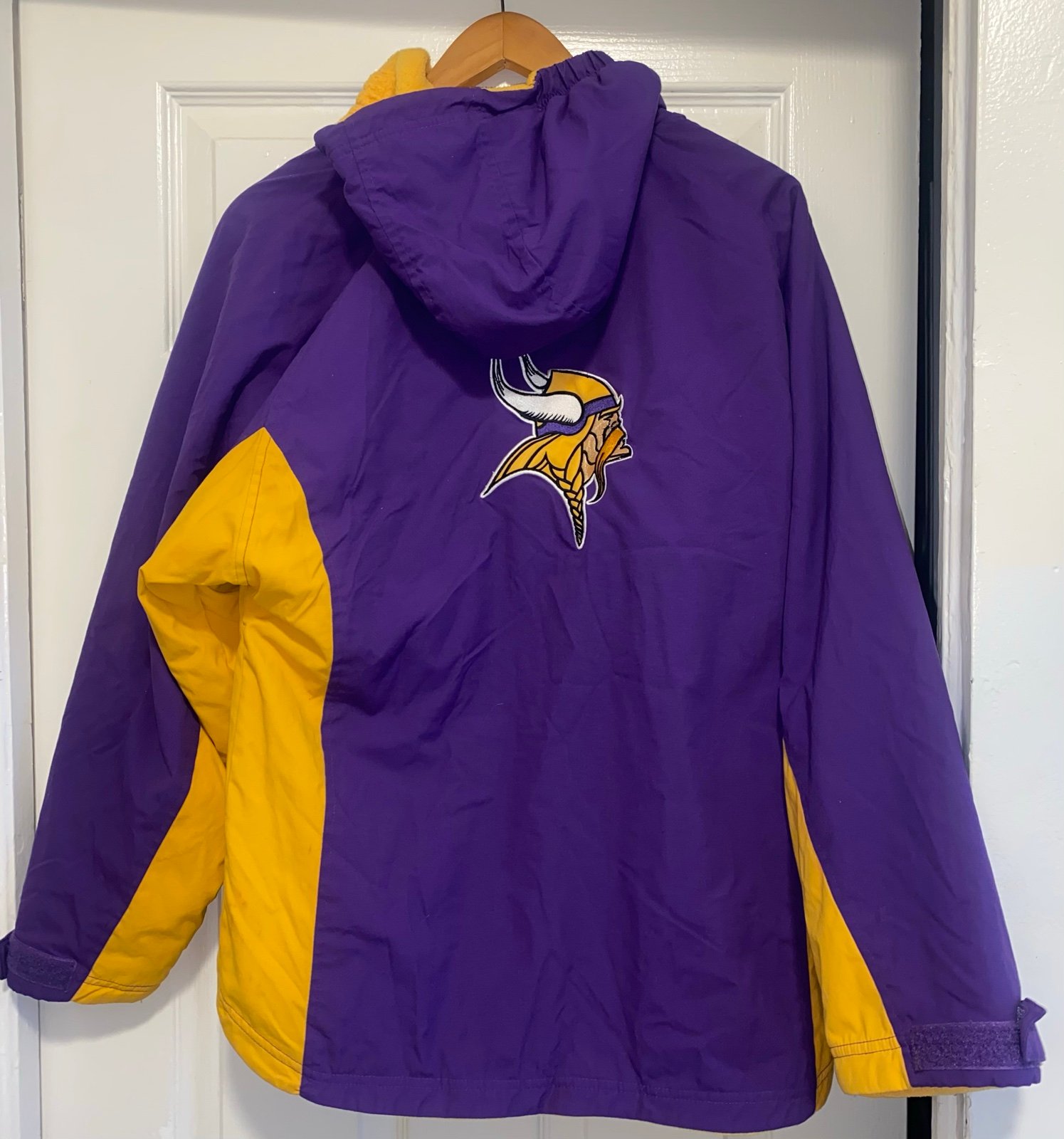 Vintage Minnesota Viking Jacket Size XL Hooded Puffer Coat Purple NFL Unisex