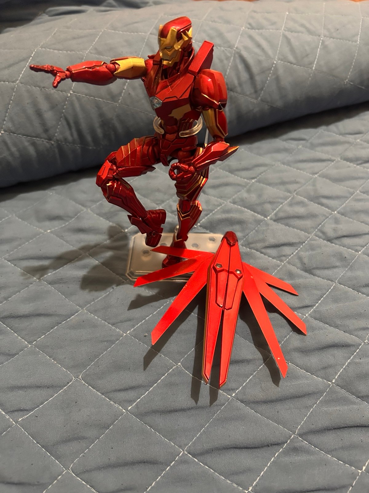 Amazing Yamaguchi Revoltech No.013 Iron Man Bleeding Edge Armor action figure