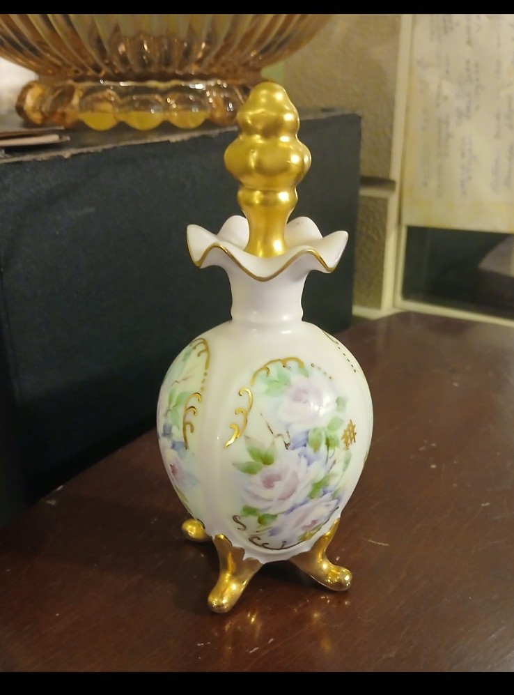 Vintage Antique Victorian 3-Footed Porcelain Perfume Bottle + Stopper Gilt Gold
