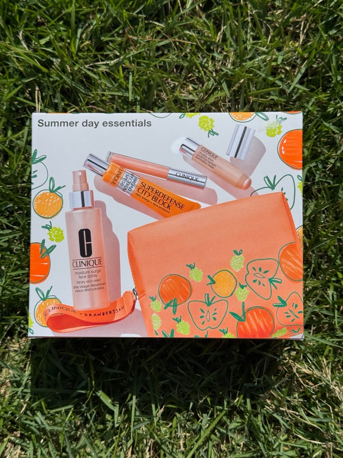 New In Box Clinique Summer Daily Essentials Luxury Skincare Set Sunscreen More!