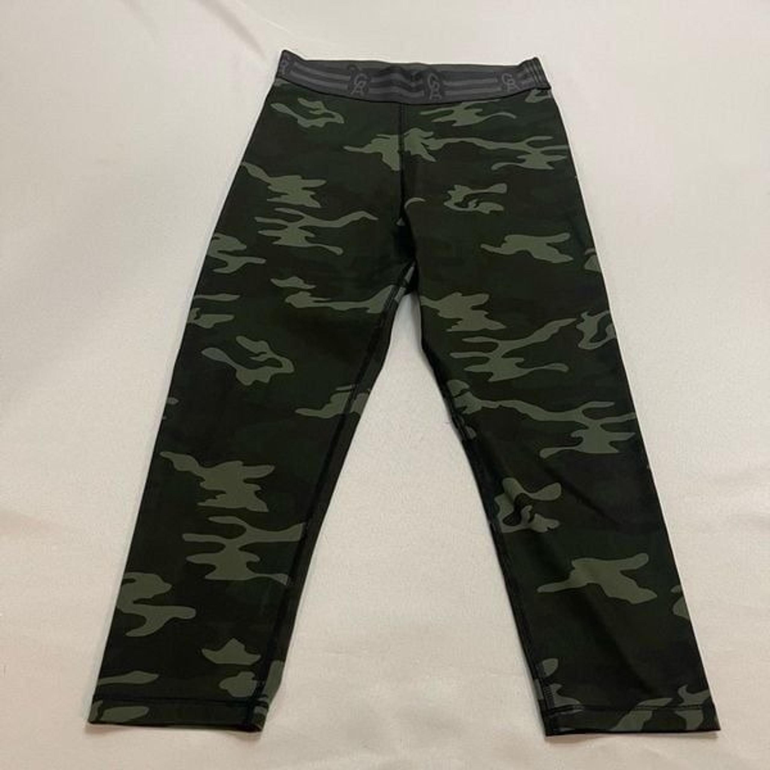 Good American Size 2 M Medium Green Camouflage Crop Leggings Athletic