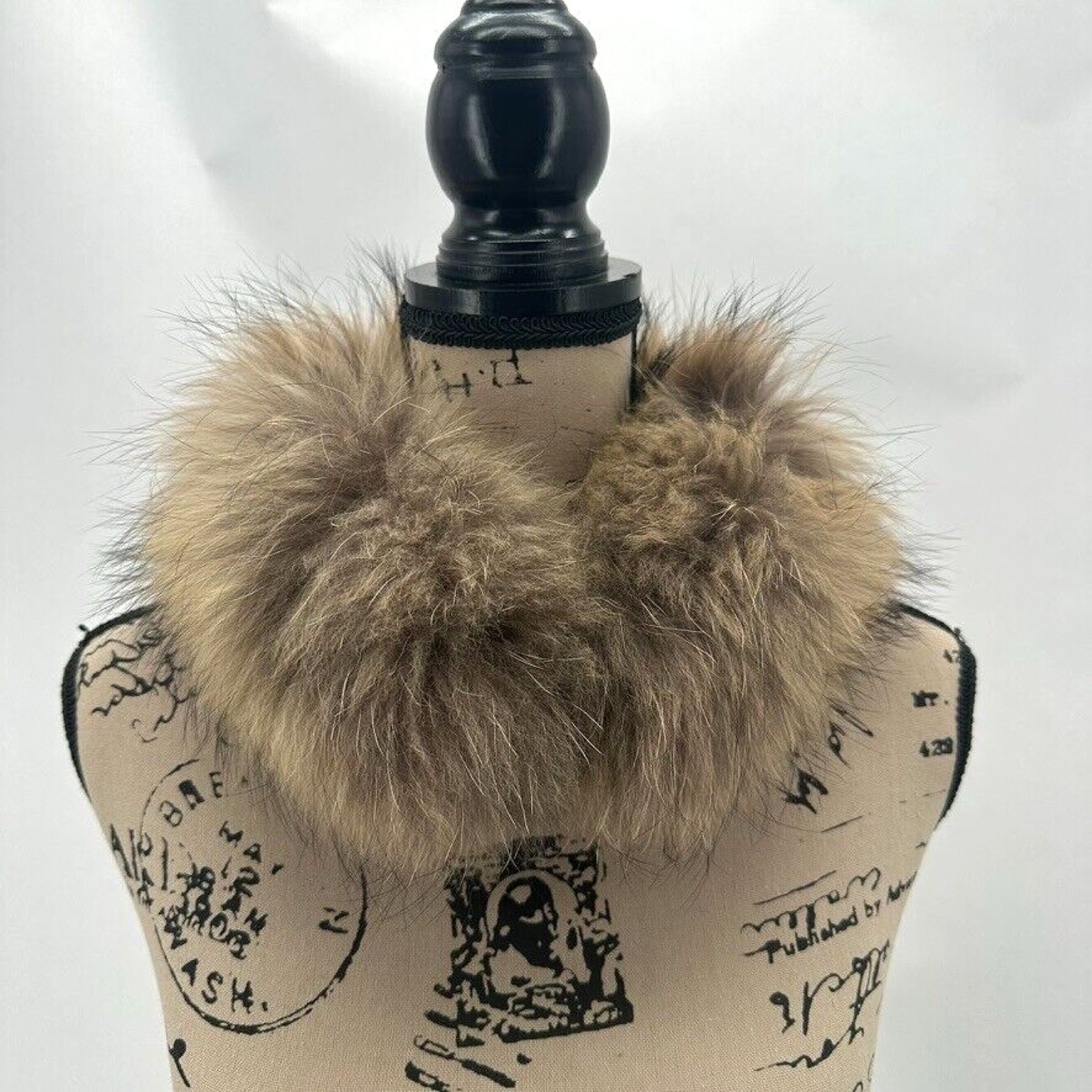 Burberry Detachable Racoon Fur Collar Snap On Convertible Winter Outdoor Classic