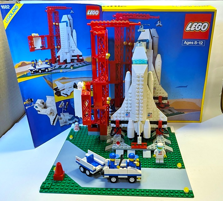 LEGO City 1682 NASA Space Shuttle set, 2002 Astronaut figure, BOX, intstructions