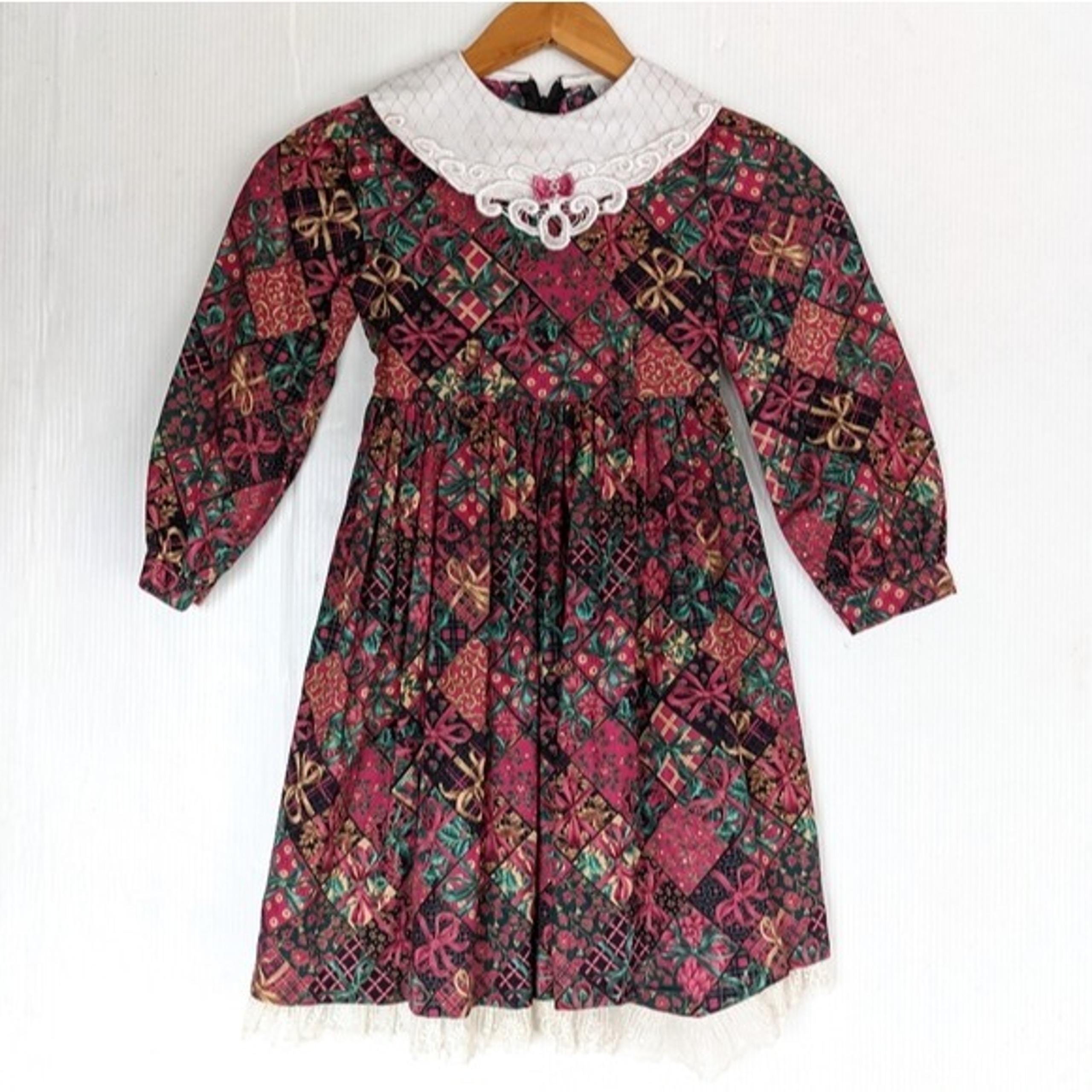 VINTAGE girls holiday plaid dress with lace bib collar