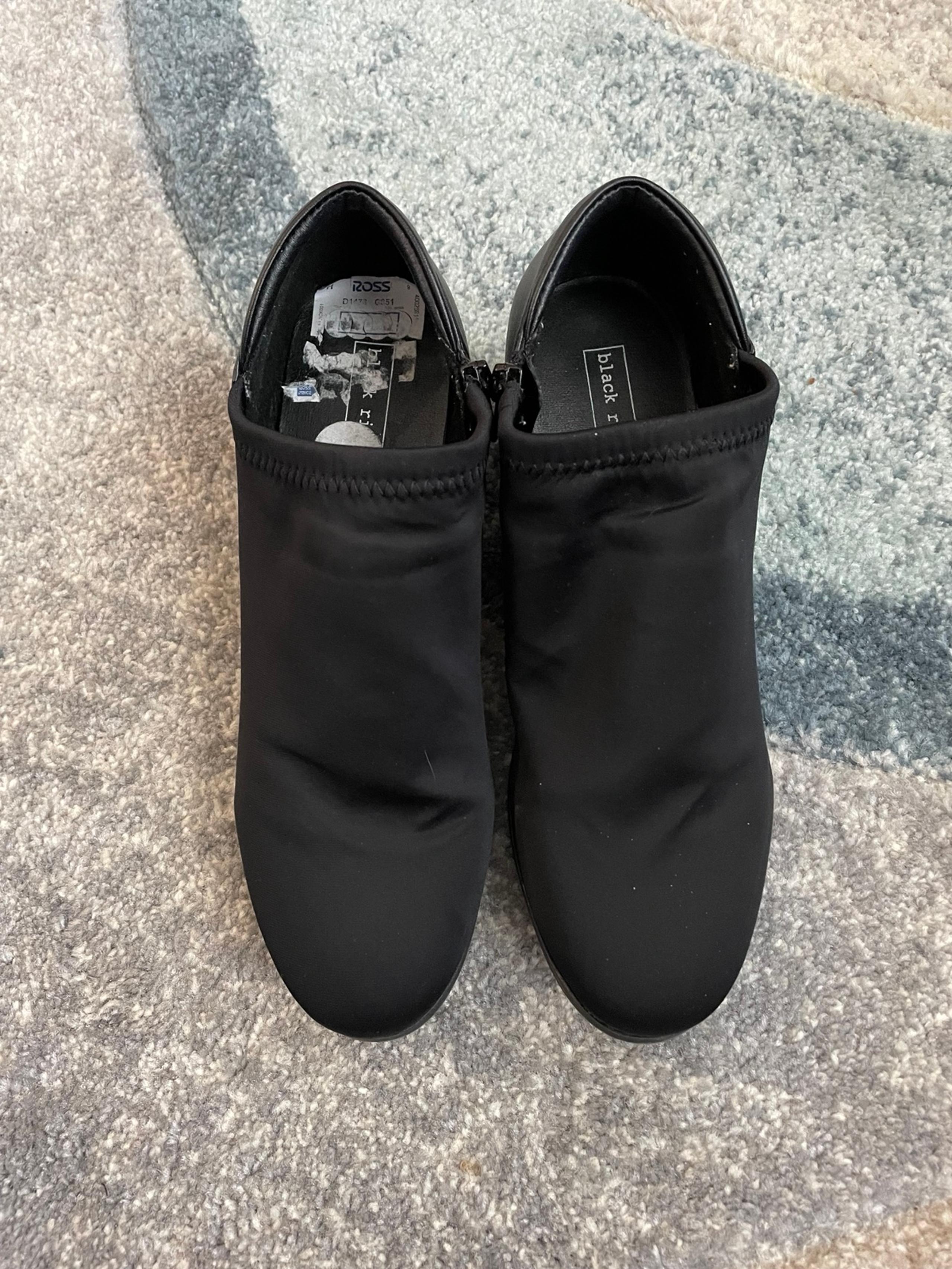 Black Rivet Women’s Black Ankle Boots 9.5 Wide Comfort Stretch