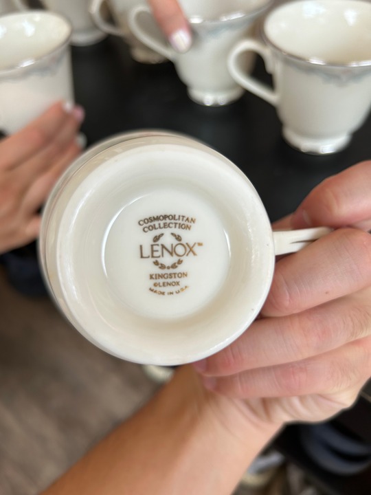 Comes with 6 dinner-sized plates Lenox Kingston Made in USA