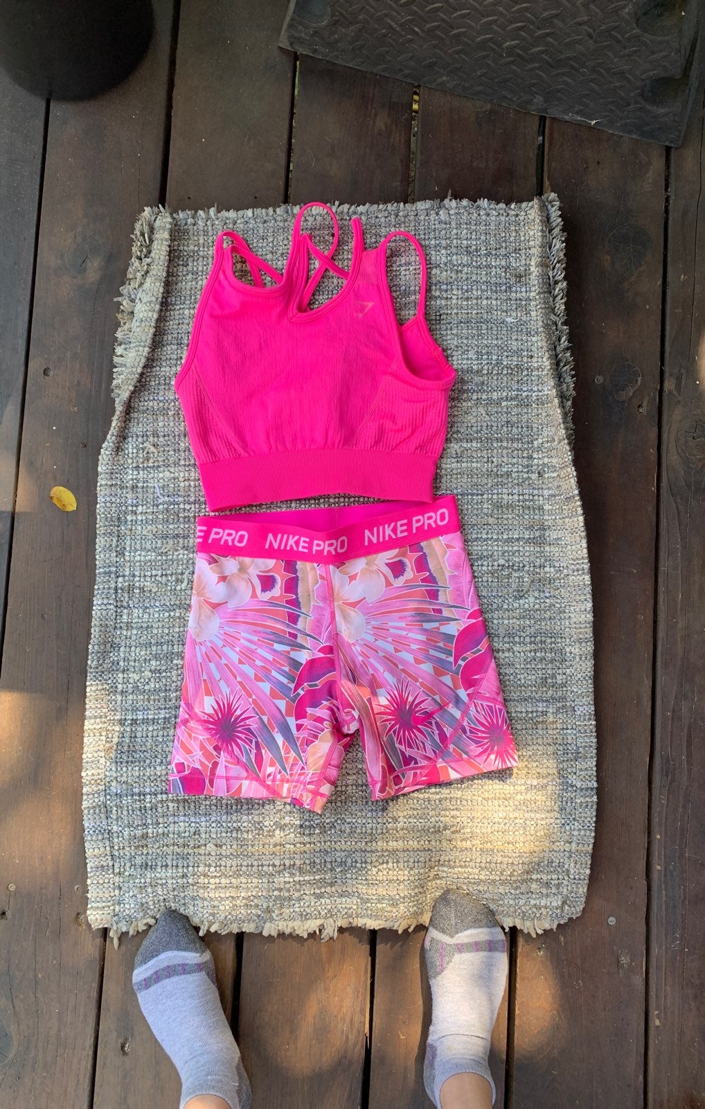 XS Nike gym shorts pink (2 count)